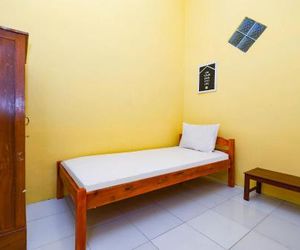 OYO 2867 Kos Kuning Solo Indonesia