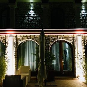 NearBy Hotel