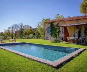 4-person villa with private swimming pool and garden in lovely surroundings near Cortona Cortona Italy