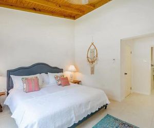 New 3-bed on Hip Strip, Beach access, Sleeps 8 Montego Bay Jamaica