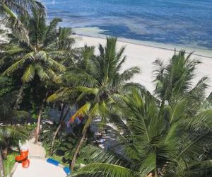 Stylish Beachfront Apartment Mombasa King Sized bed Shanzu Kenya