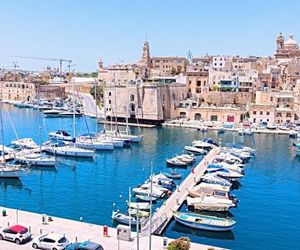 Vittoriosa Seafront 2 Bed Highly Furnished Apartment Valetta Republic of Malta