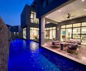 Molly Luxury Private Pool Bungalow茉莉的家豪华私人泳池别墅 Pantai Tengah Malaysia
