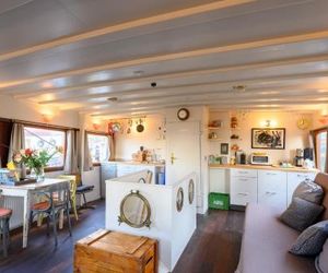 Boatapartment Animathor on top location Rotterdam Netherlands