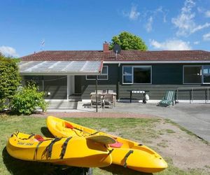 This Bach Has it All - Rainbow Point Holiday Home Taupo New Zealand