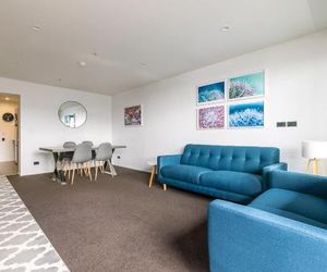 2 BR APT w/ Private Balcony + Netflix near Spark! Auckland New Zealand