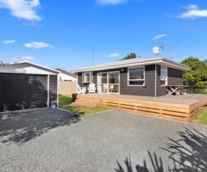 The Black Bach - Mt Maunganui Holiday Home Mount Maunganui New Zealand