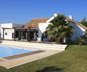 Villa Oasis Azul - beautiful villa with heated private pool short walk to all amenities Sesimbra Portugal