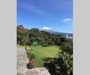 Summer house with BBQ and Garden Horta Portugal