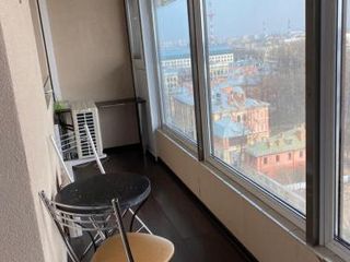 Апартаменты с видом на Неву