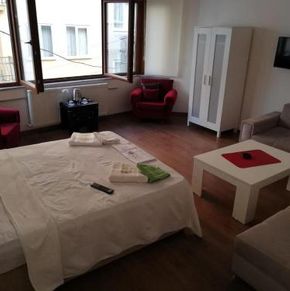NearBy Hotel