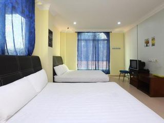 Фото отеля SPOT ON 89857 Azra Inn (rumah Tumpangan)