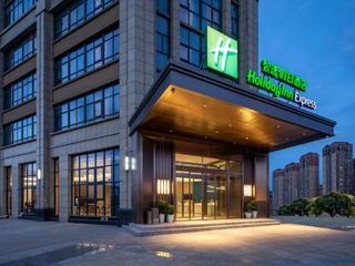 Фото отеля Holiday Inn Express Chengdu Longquanyi North, an IHG Hotel