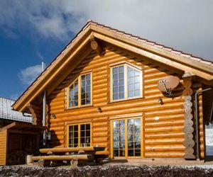 Luxus-Ferienhaus Blockhaus Chalet Nr 1 mit Sauna Fussbodenheizung im EG Kamin zentral in Feldberg-Ort Feldberg Germany