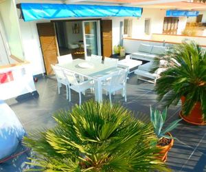 Apartamento con gran terraza con vistas al mar en Roses Roses Spain