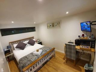 Hotel pic Annex in Chippenham with Sky TV, Parking and WIFI