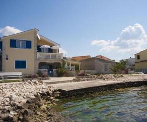 Family friendly seaside apartments Krapanj (Sibenik) - 18004 Sibenik Croatia