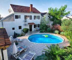 Family friendly apartments with a swimming pool Milna (Brac) - 18051 Milna Croatia