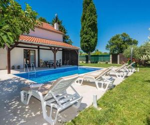 Amazing home in Smokovic w/ Outdoor swimming pool, WiFi and 4 Bedrooms Murvica Croatia