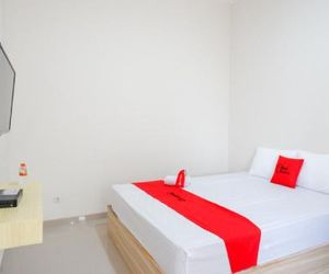 RedDoorz near Pacific Mall Tegal 2 Cirebon Indonesia