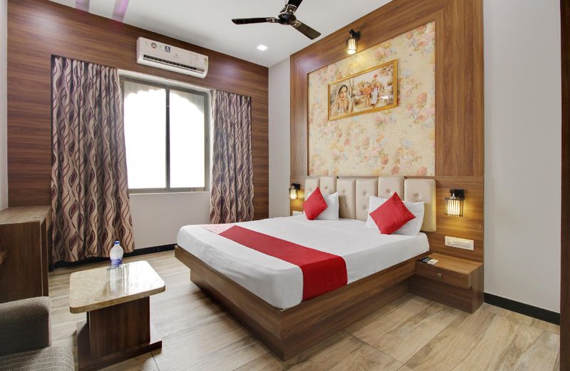OYO 63905 Hotel Royal Empire