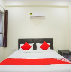 NearBy Hotel
