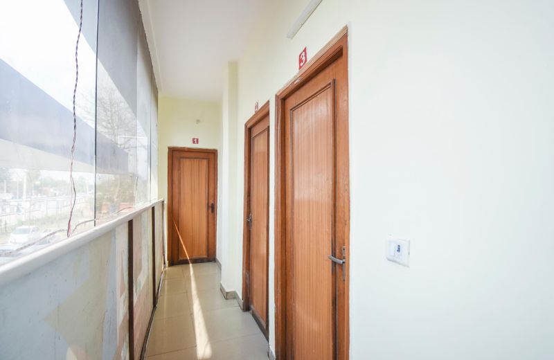 OYO 48504 Hotel Lazeez