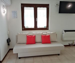 Casa Lugana 1 - Monolocale con piscina fronte lago Sirmione Italy