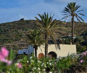 RADYSHAMS DAMMUSI LE PALME & BAIT Pantelleria Village Italy