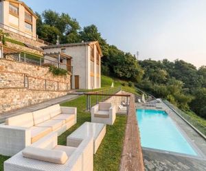 beautiful poolside and stunning lake view Gardenia Bellano Italy