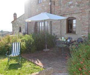 Apartment with private garden in Tuscany Asciano Italy