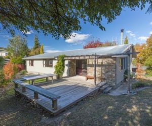 Kowhai Cottage - Wanaka Holiday Home Wanaka New Zealand