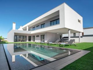 Фото отеля V5 Villa Emma - Luxury 5 bedroom villa in Alvor with private Pool and 