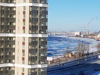 С видом на Неву