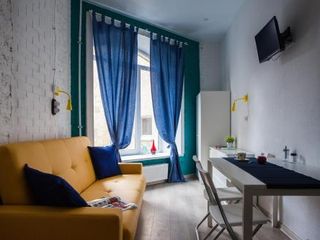 Guests Love on Zvenigorodskaya