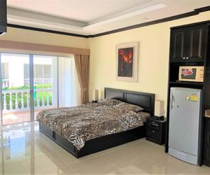 Large studio apartment at Baan Suan beautifull garden resort Jomtien Beach Thailand