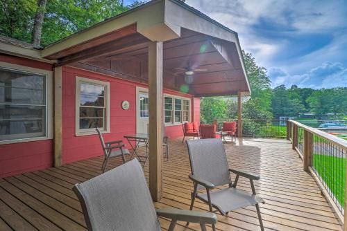 Waterfront Lake Martin Home with Grill and Beach!