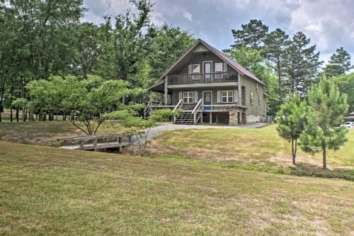 Photo of Guntersville Cabin with Fire Pit, Walk to Lake!