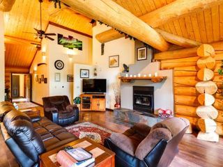Фото отеля Secluded Log Cabin with Patio and Chena River Access!