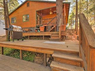 Фото отеля Rustic Cabin with Deck about 4 Mi to Old Town Flagstaff!