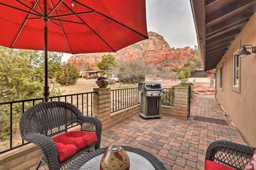 Photo of Cozy Lariat House with Patio at Thunder Mountain!