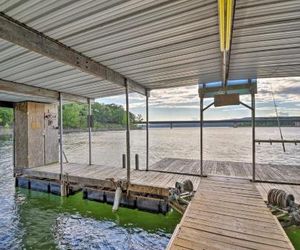 NEW! Lakefront Greers Ferry Cabin w/ Boat Slip! Fairfield Bay United States