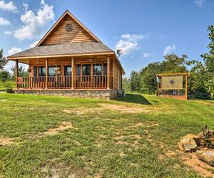 Log Cabin w/Great Yard- 2 Miles to Lake Hamilton! Lake Hamilton United States