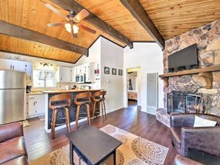 Фото отеля Cozy Big Bear Cabin with Spacious Deck and Fireplace!