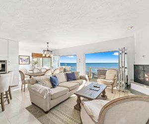 Beachfront Malibu House w/ 3 Decks & Patio! Malibu United States