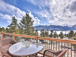 Hotel pic Gorgeous Twin Lakes Home with Deck Overlooking Mtns!
