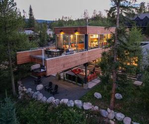 Ultra Modern Luxury Chalet On The River With Amazing Views - FREE Activities & Shuttle/Hot Tub Winter Park United States