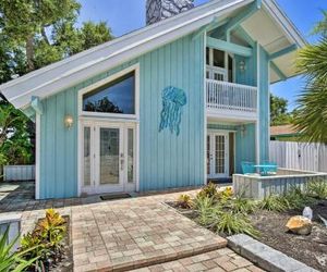 Cape Canaveral Cottage w/ Pool - Walk to Beach! Cape Canaveral United States