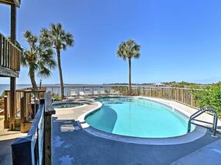 Hotel pic Beachfront Cedar Key Condo with Pool, Spa and Views!
