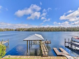 Фото отеля Homosassa Home with Private River Dock and Boat Ramp!